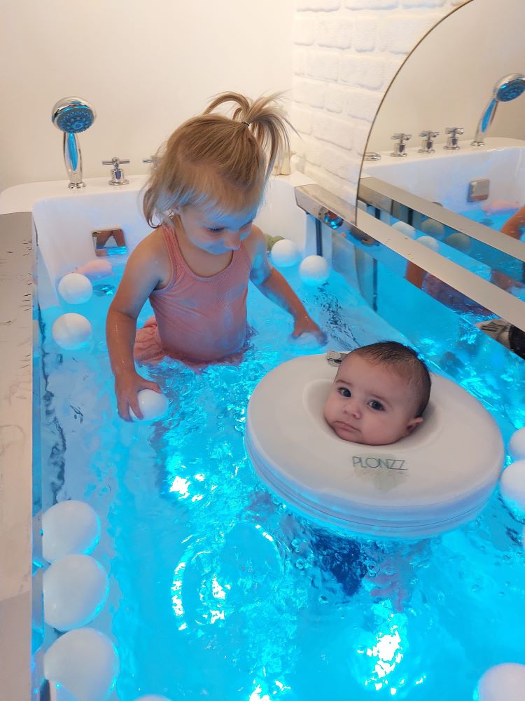 Babyspa Hydrotherapie broer zus